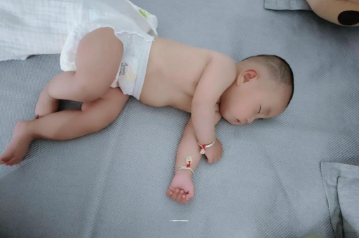 乌海三个月宝宝抬头不稳